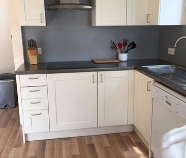 3 Bed Semi-Detached House, Warren Avenue, SO16 - Photo 6