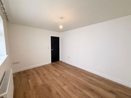 4 bedroom terraced house to rent - Photo 2