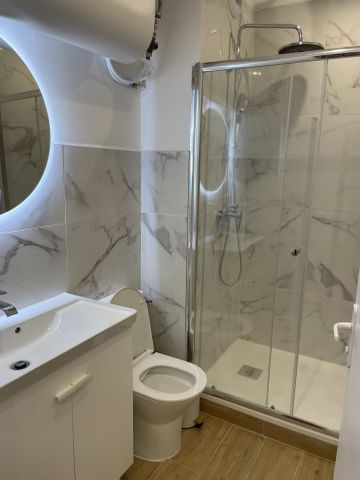 POITIERS, STUDIO MEUBLE DE 25M² AVEC PARKING - Photo 4