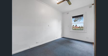 Three bedroom home - Photo 2