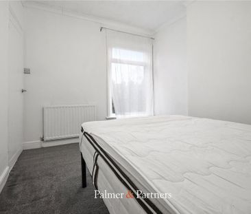 3 bedroom terraced house to rent - Photo 5