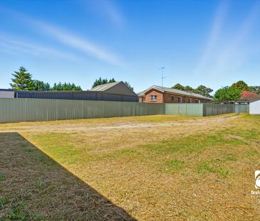 “Walk to town with EXTRA storage space - Photo 2