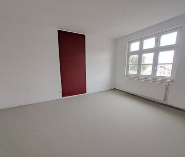 Große 2-Zimmer-Wohnung über den Dächern von Bremerhaven-Lehe! - Foto 2