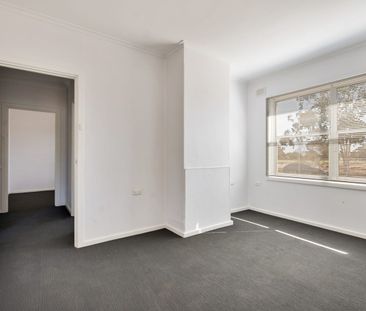 3 Bedroom Home, Large Backyard - Photo 1
