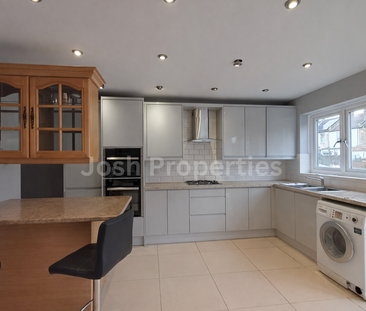 4 bedroom terraced house to rent - Photo 4
