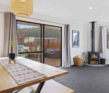 Spacious and modern 3 bedroom family home in Totora Park - Photo 2