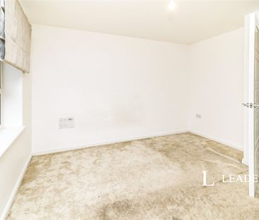 property to rent Currency Close, Dunstable, Bedfordshire, LU6 - Photo 5