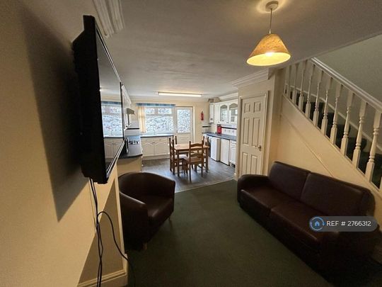 1 bedroom in a house share to rent - Photo 1