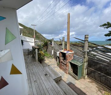 Beach front living in Moa Point - Photo 1