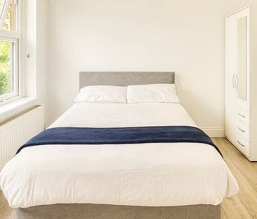 Room in a Shared House, Dallow Road, LU1 - Photo 5