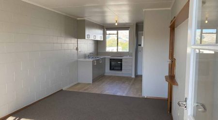 Sunny One Bedroom Unit, Close to town - Photo 4