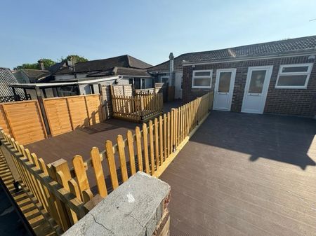 Victoria Road, Southampton - Photo 2