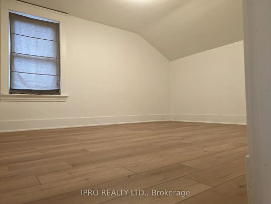 Detached Home For Lease | W9256844 - Photo 1