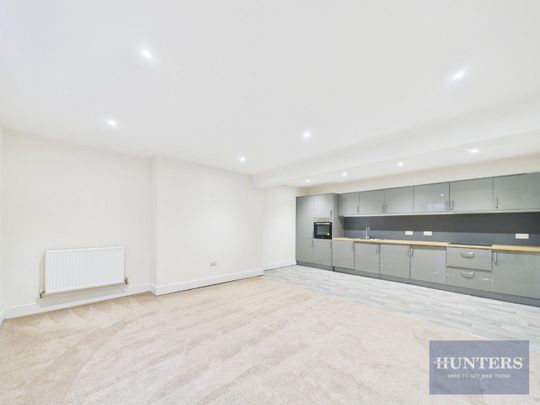 2 bedroom Flat To Let - Photo 1