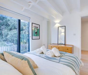 5 Bed Terraced House, Savona Close, SW19 - Photo 3