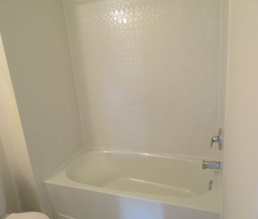 For Lease - 36 Valleybrook Road, Barrie, Ontario - Photo 4