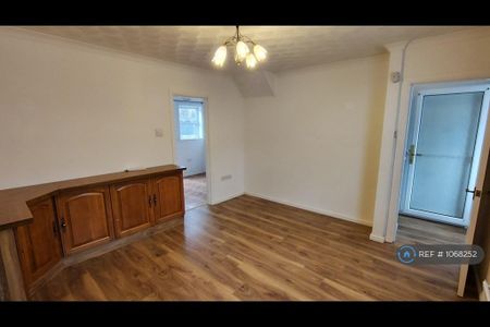 2 bedroom end of terrace house to rent - Photo 5