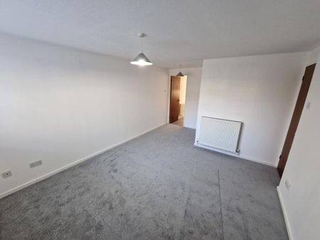 1 bedroom ground floor flat to rent - Photo 2