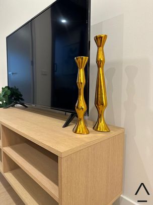 Beautifully Furnished 2 Bedroom Apartment - Photo 1