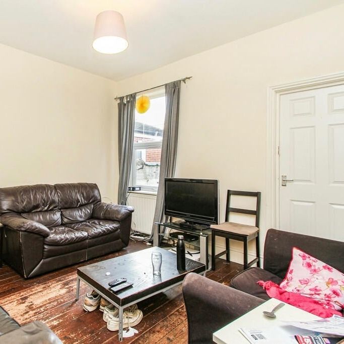 6 Bed Semi-Detached House, Elmsthorpe Avenue, NG7 - Photo 1