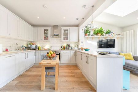 3 bedroom terraced house to rent - Photo 5