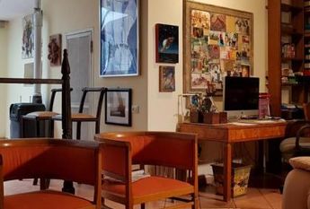 Appia Antica: Luxurious, fully furnished Villa with 5 Bedrooms, 5 baths, large private garden and swimming pool. Beautiful home is lush green setting close to the center. # 651