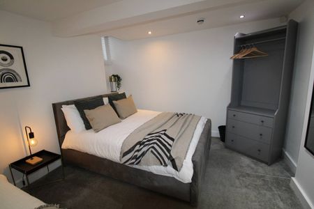 4 Bed Detached House, Martin Terrace, LS4 - Photo 2