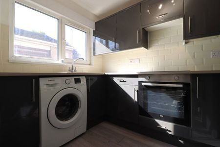 Flat in Reeth Road, Carlisle - Photo 4