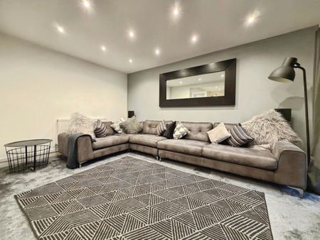 4 bedroom House To Let - Photo 2