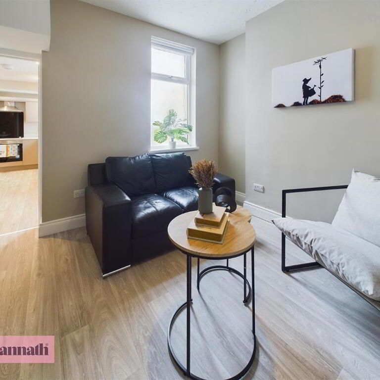 Room 5, 46 Portmore Street, Portadown, Craigavon, BT62 3NF - Photo 1