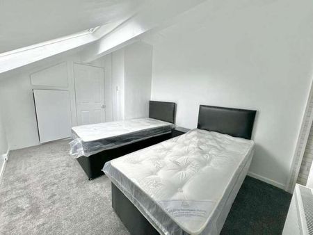 Clifton Avenue, Leeds, LS9 - Photo 2