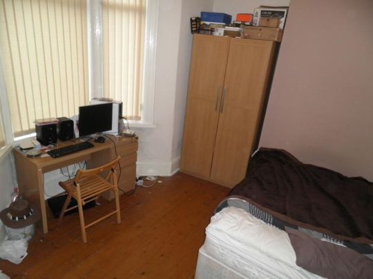 2 Bed Flat Second Avenue - Photo 1