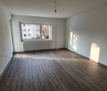 Reinkommen und Wohlfühlen:renovierte 3-Zi.-Wohnung in zentraler Lage - Foto 4