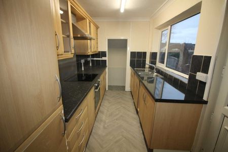 3 bed Terraced - Photo 5