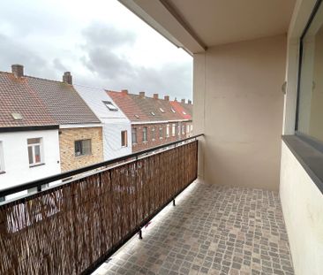 Bel-etage woning met 4 slaapkamers, garage en balkon. - Foto 1