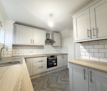 3 bedroom terraced house to rent - Photo 6