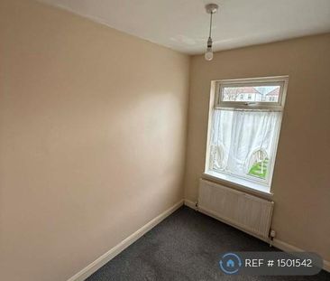 3 bedroom semi-detached house to rent - Photo 6