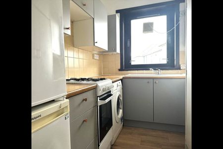 3 Bed Flat, Froghall Place, AB24 - Photo 2