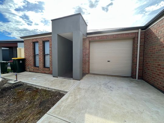 Lovely 3 Bedroom Home - Photo 1