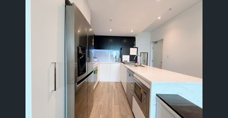 Marina Square Waterfront Luxury | Panoramic Waterview & Cityscape | Fully Furnished! - Photo 5