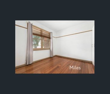 PRIME LOCATION! - Photo 3