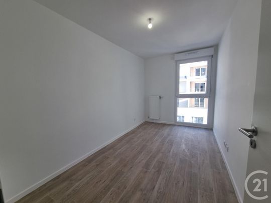 Location Appartement 3 pièces 59m² SAVIGNY LE TEMPLE 77176 - Photo 1