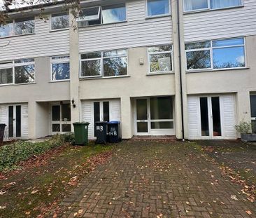 4 bedroom terraced house to rent - Photo 5