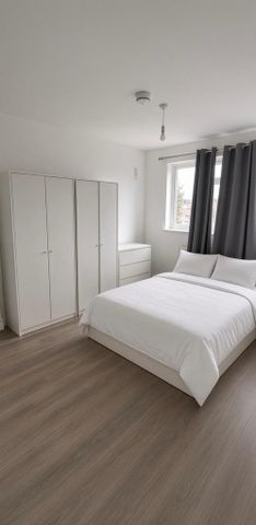 1 bedroom in a house share to rent - Photo 2