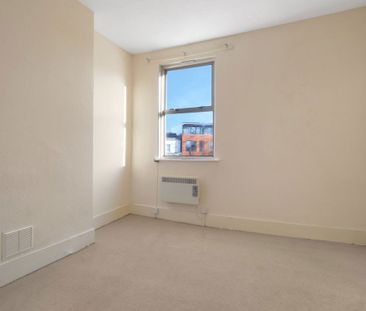 A 1 Bedroom Flat in Leckhampton GL53 0JB - Photo 2