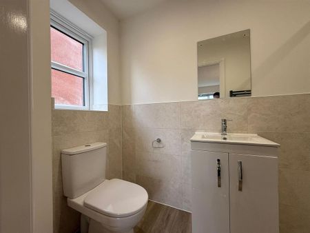 3 bedroom terraced house to rent - Photo 3