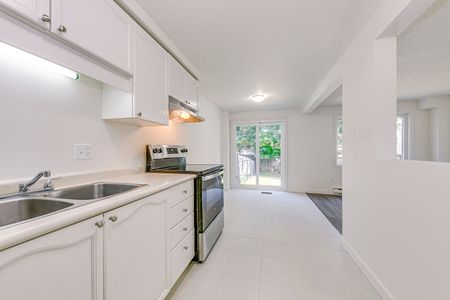 For Lease - 12 Danville Avenue, Halton Hills, Ontario - Photo 2