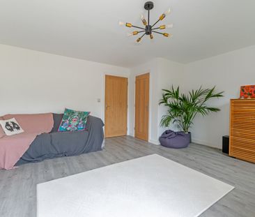 4 Bedroom Semi Detached House To Rent - Photo 2