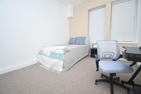1 bed house share to rent in Lebanon Street, Burnley, BB10 - Photo 2