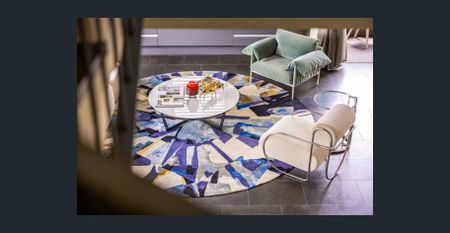 Wide modern residence on cusp of harbour/parkland - Photo 2